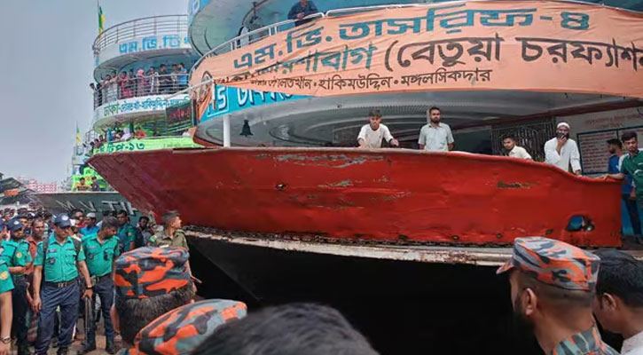 সদরঘাটে লঞ্চের ধাক্কায় প্রাণ গেল ৫ যাত্রীর